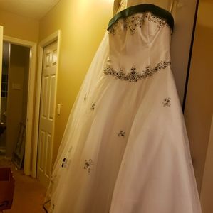Alfred Angelo White/Hunter Green Wedding Dress